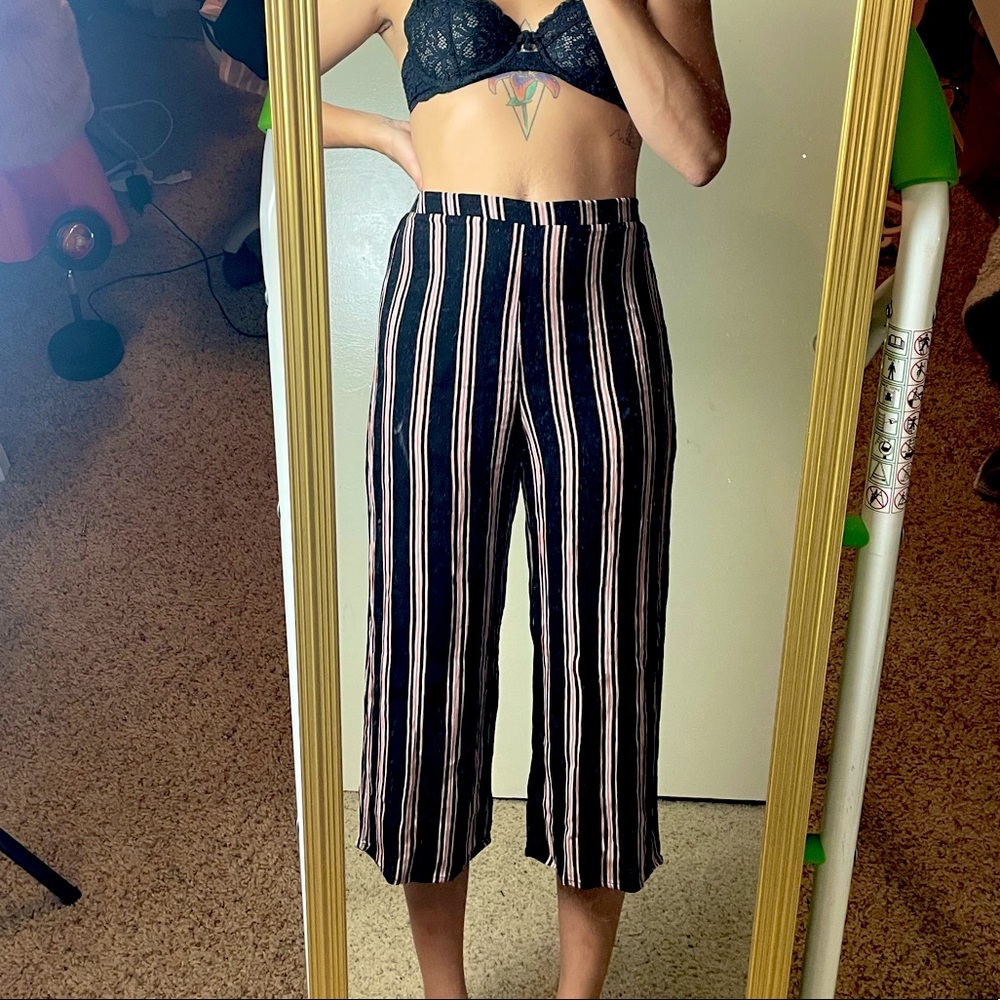 Sky & Sparrow size small flowy capris